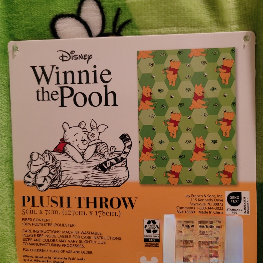 Winnie The Pooh St Patrick’s Day throw blanket 50 x 70 Brand New With Tags - Picture 3 of 3